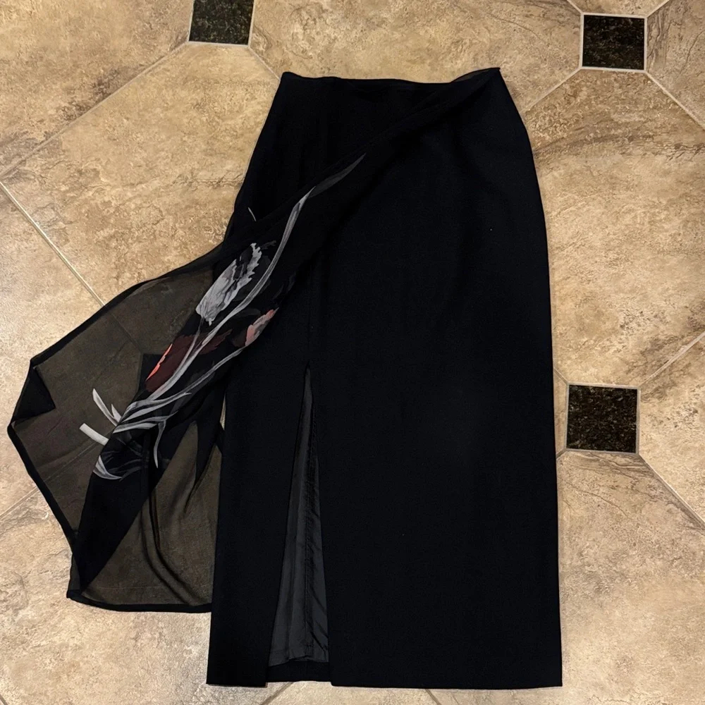 Anne Klein Black Pencil Skirt with Floral Design - Picture 3 of 4